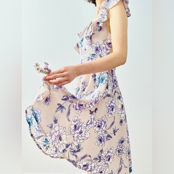 Altar’d State Floral Summer Dress Beige V-neck Flounce Sleeves Fit and Flare M - Picture 2 of 10